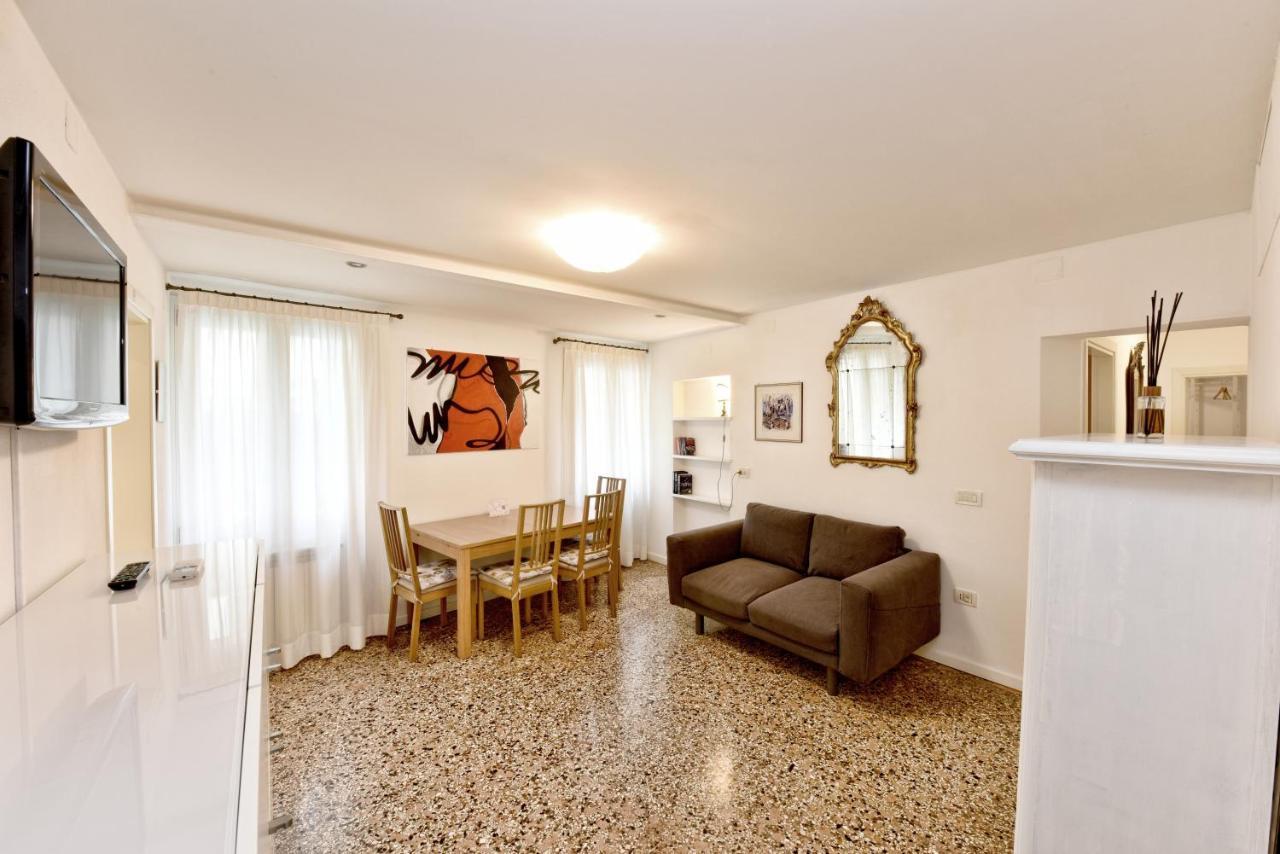 True 2 Bedrooms In The Heart Of Castello Venice